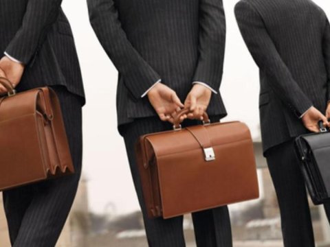 Rusiyalı milyarderlərin başına gələnlər bizim oliqarxlara dərs olmalıdır