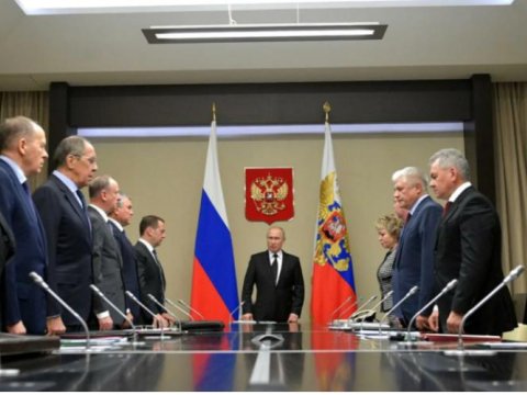 Putin Təhlükəsizlik Şurasını topladı