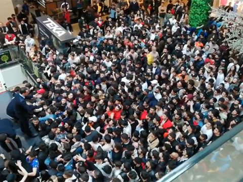 Hüseynlə görüşdə izdiham yaşandı - VİDEO