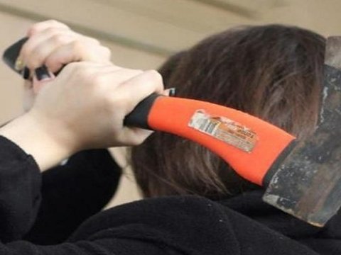 Qardaşını baltalayan bacının işi məhkəməyə göndərildi