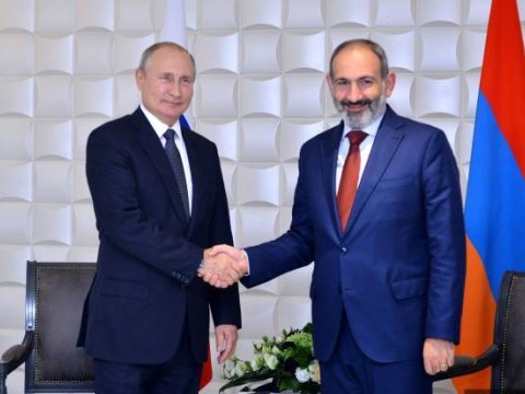 Putin-Paşinyan görüşündə diqqətçəkən MƏQAMLAR