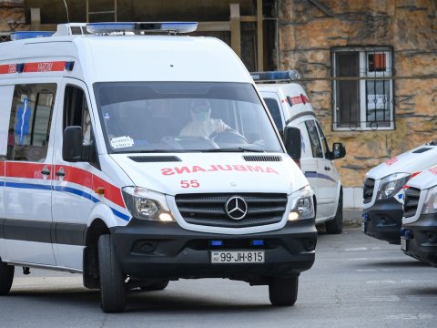 Bakıda külək 2 kişini xəstəxanalıq etdi