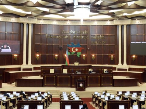 Milli Məclisin iclası BAŞLADI