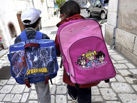 Nazir məktəbli çantalarının ağır olmasından DANIŞDI