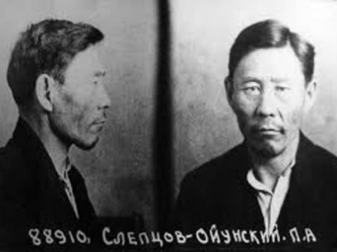 Qırmızı imperiyaya qarşı qırmızı ŞAMAN