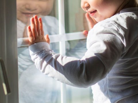 Nənəsigilə qonaq gedən azyaşlı eyvandan yıxıldı