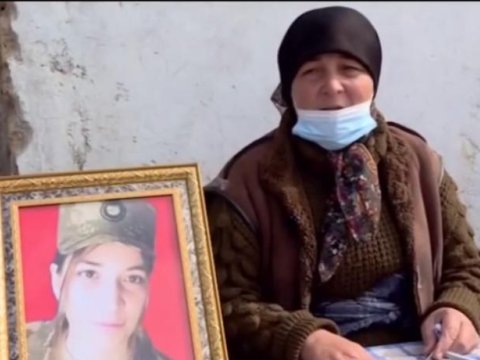 Oğlu şəhid Arəstənin məzar daşını qucaqlayıb AĞLADI… 