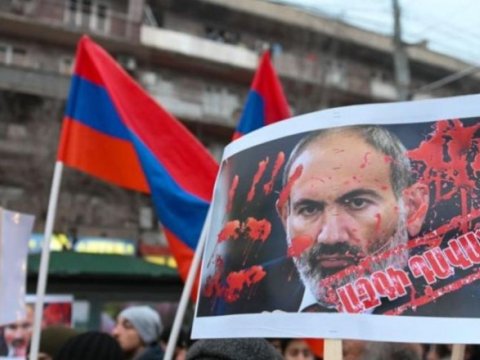 İrəvanda polislə etirazçılar arasında qarşıdurma - VİDEO