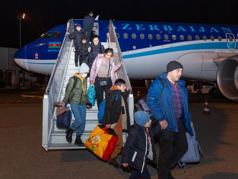 Ukraynada çətin vəziyyətdə qalan soydaşlarımız Bakıya gətirildi