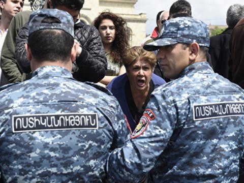 Ermənistanda etirazlar bölgələrə də yayılır