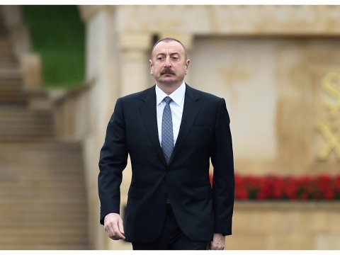 Prezident Həzi Aslanovun abidəsini ziyarət etdi - FOTO