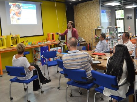 İşdə oturduğunuz kresloya diqqət edin!