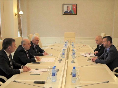 Şimali Makedoniya rəsmiləri Milli Məclisdə