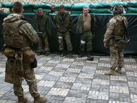 Xarkovda 21 rus əsgəri əsir götürüldü - VİDEO