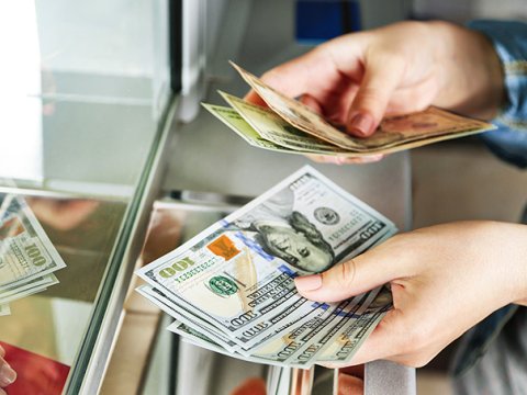 Banklarda dollar bu qiymətə SATILIR