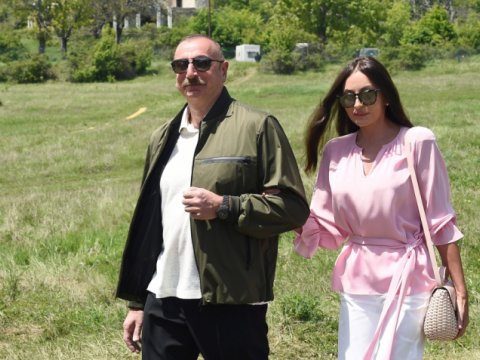 Prezident və birinci xanım “Xarıbülbül” festivalınına açılışında 