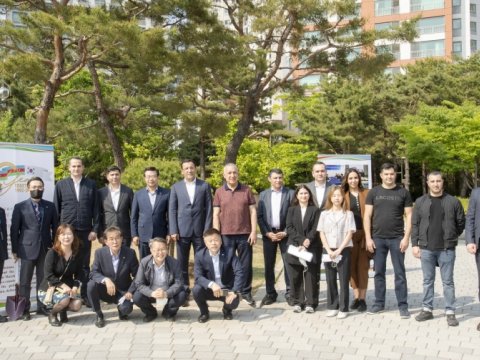 Seul parkında əkilən yubiley ağacı İsa bulağının suyu ilə suvarılıb