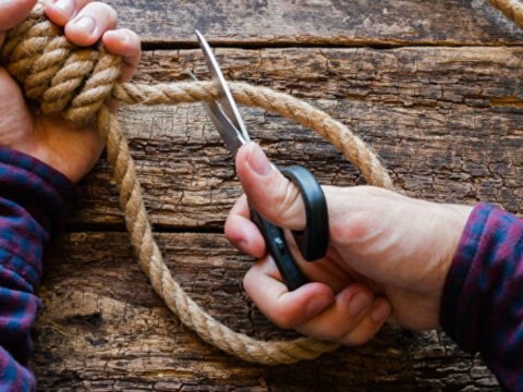 Təhlükəli İNTİHAR TENDENSİYASI - Media günahkardır?