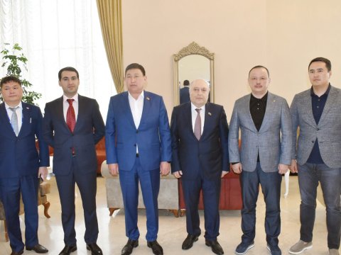 Qırğız parlamentinin sədr müavini Bakıya gəlib
