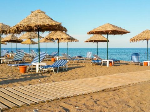 Hava yağışlı olsa da, çimərlik mövsümünə hazırlıq gedir - RƏSMİ