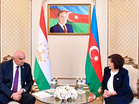 Azərbaycan və Tacikistan spikerləri görüşdü