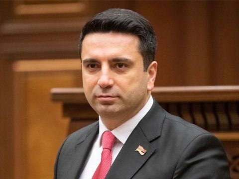 Ermənistan spikeri “Qarabağın statusu” ilə bağlı nala-mıxa vurdu