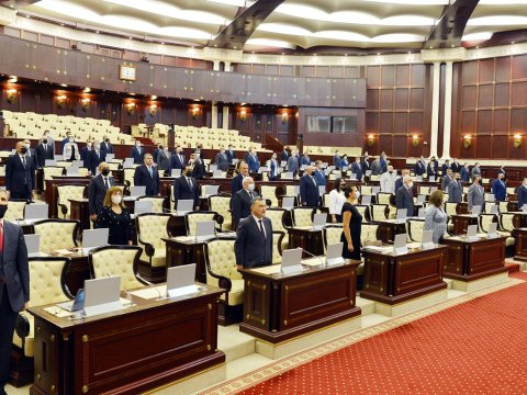 Deputatlardan spikerə MÜRACİƏT - Növbədənkənar sessiya çağırılır