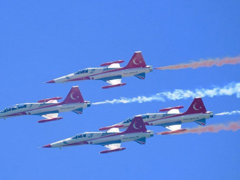 Türkiyə qırıcıları Bakı səmasında - VİDEO