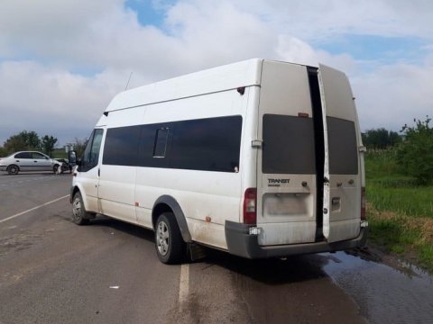 Mikroavtobus traktorla toqquşdu - 10-dan çox yaralı var