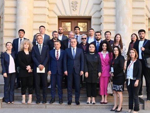 Ceyhun Bayramov jurnalistlərin suallarını cavablandırdı