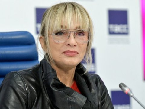 Xərçəngə tutulan məşhur müğənni klinikaya yerləşdirildi