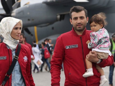 Selçuk Bayraktarın Bakıdan dünyaya verdiyi MESAJ