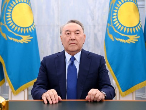 Nazarbayev adının konstitusiyadan çıxarılmasına razı oldu