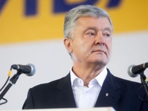 Poroşenko ölkədən çıxmaq üçün Zelenskidən icazə istədi