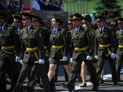 Ermənistanda hərbi məktəbin məzunlarına mənzil VERİLƏCƏK