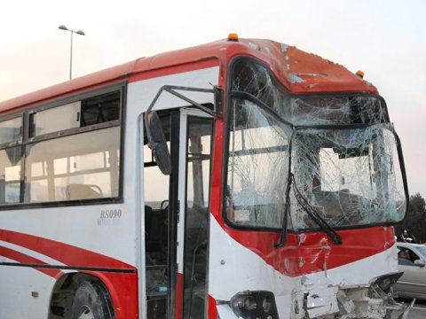 Bakıda avtobus qəza törətdi - Xəsarət alanlar var