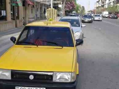 Rusiyadan qovuldu, ailəsi tərk etdi - 8 il maşında gecələdi
