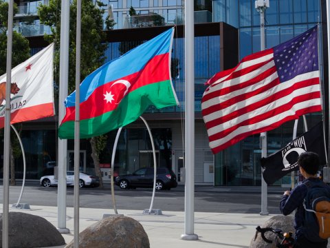 Silikon vadisində Azərbaycan bayrağı ucaldıldı