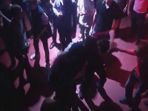 Məhkəmə katibini döyən polis kapitanı işdən ÇIXARILDI
