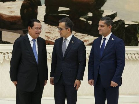 Deputatlar Kamboca Baş naziri ilə görüşüb