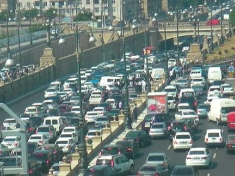 Prospektdə qəza oldu - Tıxac yarandı
