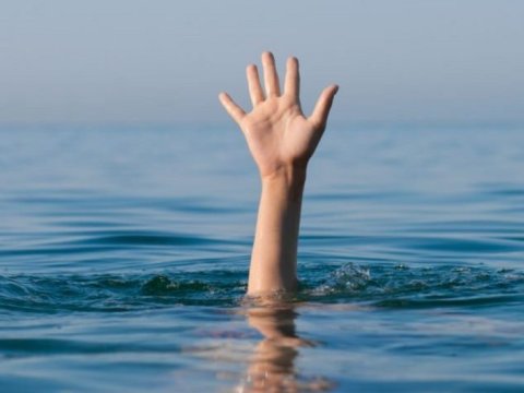 56 yaşlı kişi kollektorda batdı