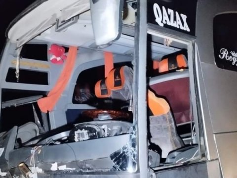 Məktəbliləri daşıyan avtobus qəzaya düşdü - Yaralılar var