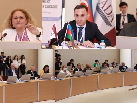 Xarici ekspertlər Bakıda maraqlı məqamlara toxunublar