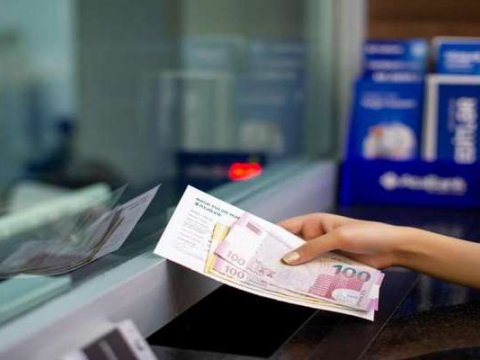 Əhalinin banklarda nə qədər pulu var?