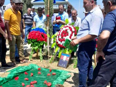 Həlak olan zabitimiz dəfn edildi - Onun dayısı da şəhiddir
