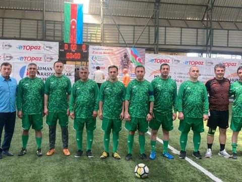 Deputatlarla jurnalistlər arasında yoldaşlıq oyunu keçirildi