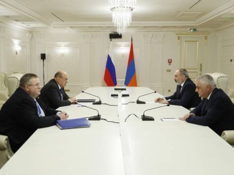 Paşinyan Rusiyanın baş naziri ilə “Zəngəzur dəhlizi”ni müzakirə etdi