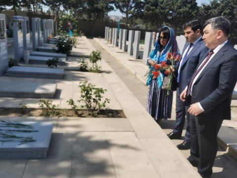 Qisas üçün Azərbaycana gələn qərib əsgər yad olundu - Məşhur akademik Şəhidlər xiyabanında...