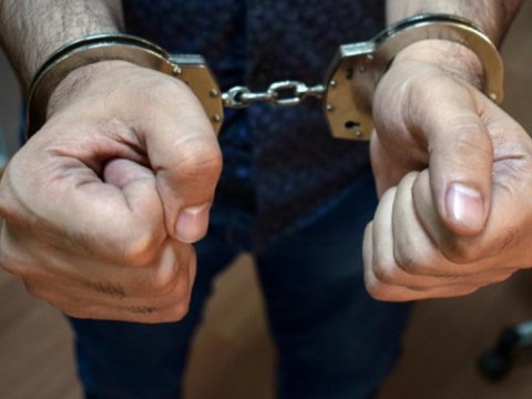 Polis şöbəsində insident - Özünə xəsarət yetirdi